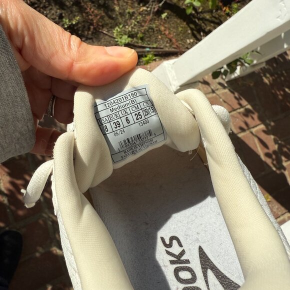 Brooks Ghost Max 2 Women's Size 8 (Wide B) Coconut | Lavender | Cream - Picture 4 of 7